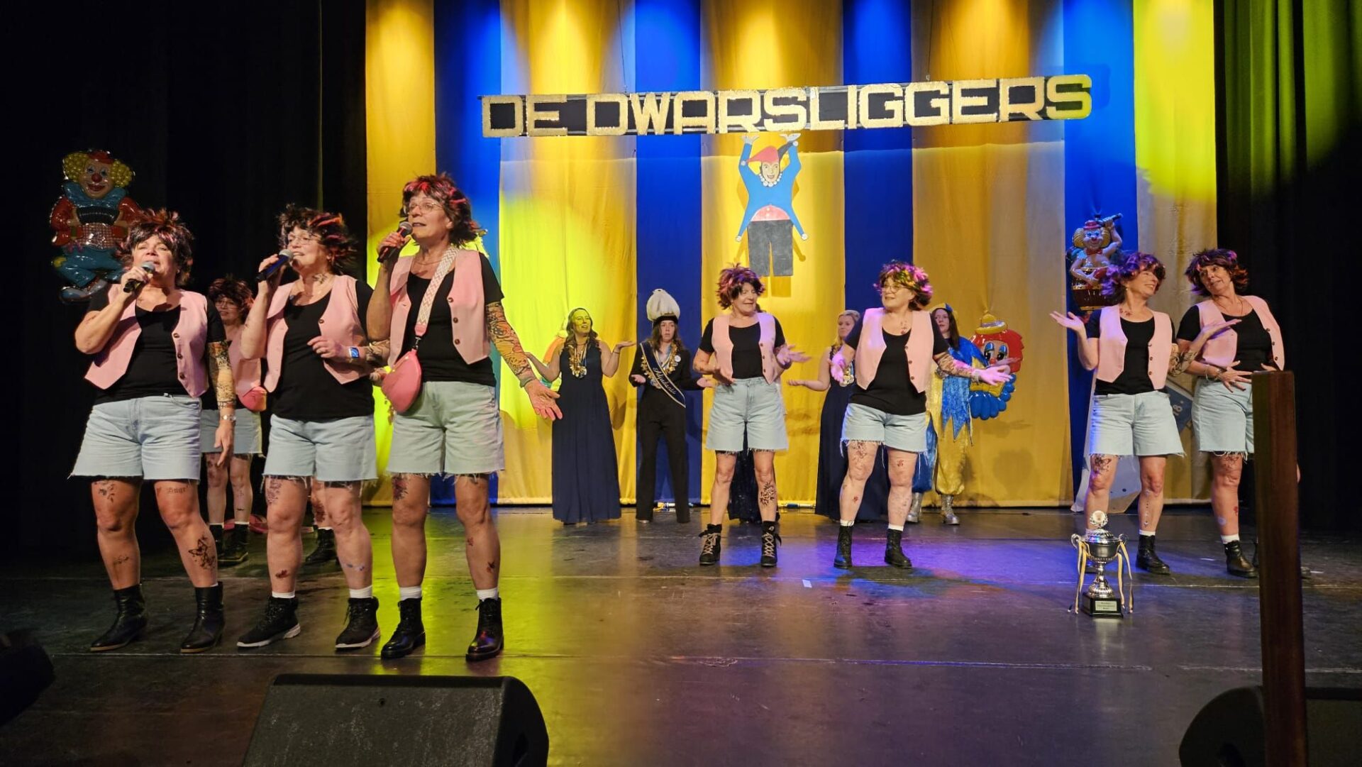 De winnaars van het songfestival 🏆🎤🎶 De Dwarse Wijven!